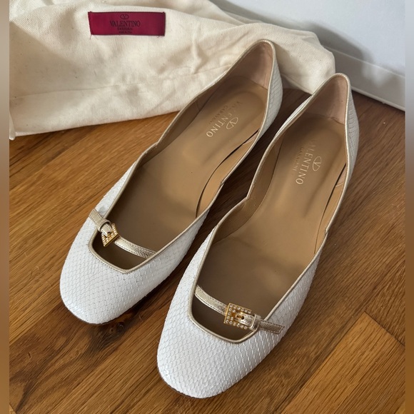 NEW Valentino Garavani Python White Leather Gold Lined Ballet Flats Sz 40 - Picture 1 of 5